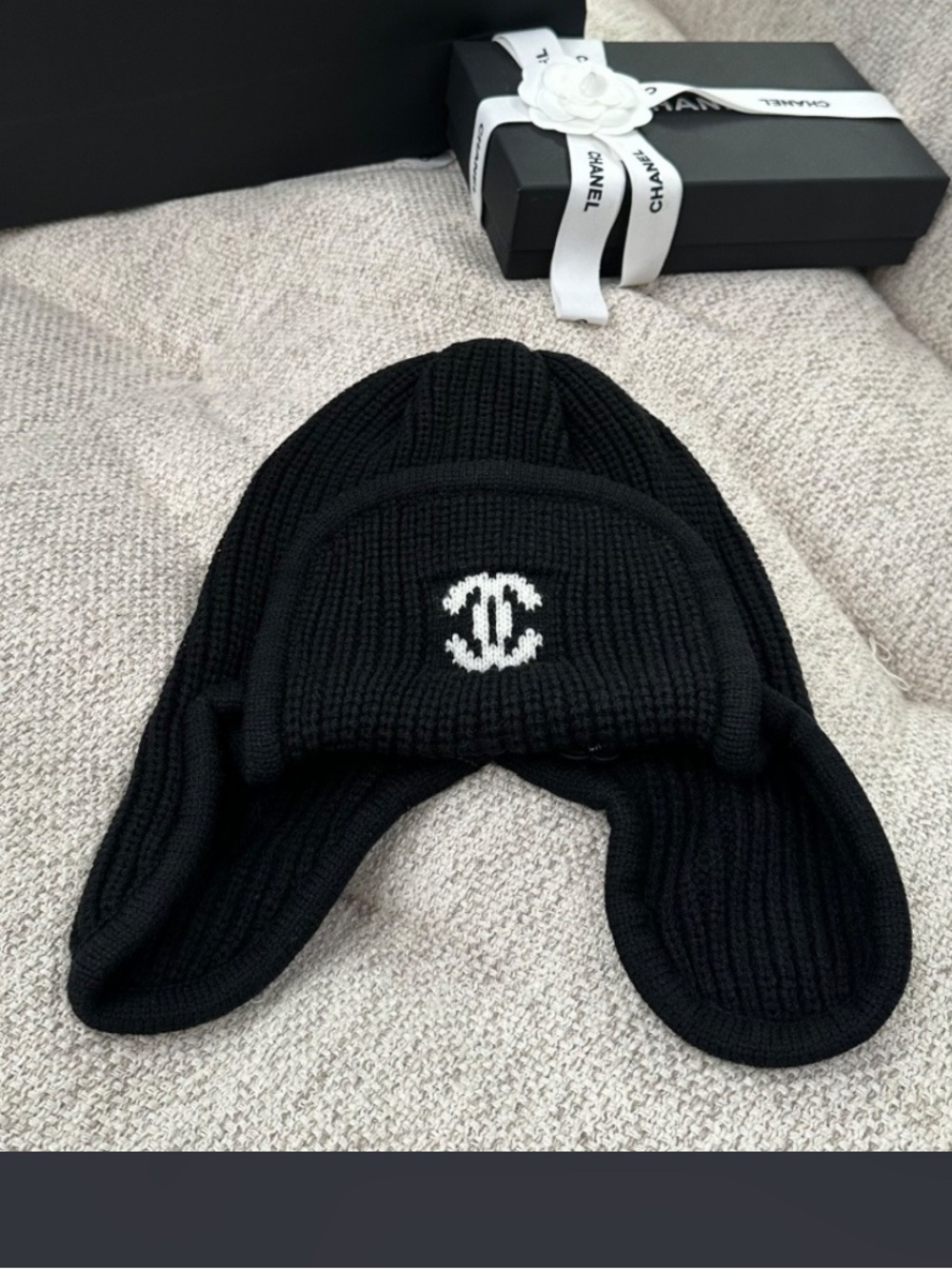 Winter Fashion Warm Letter C Black White Knit Beanie Hat